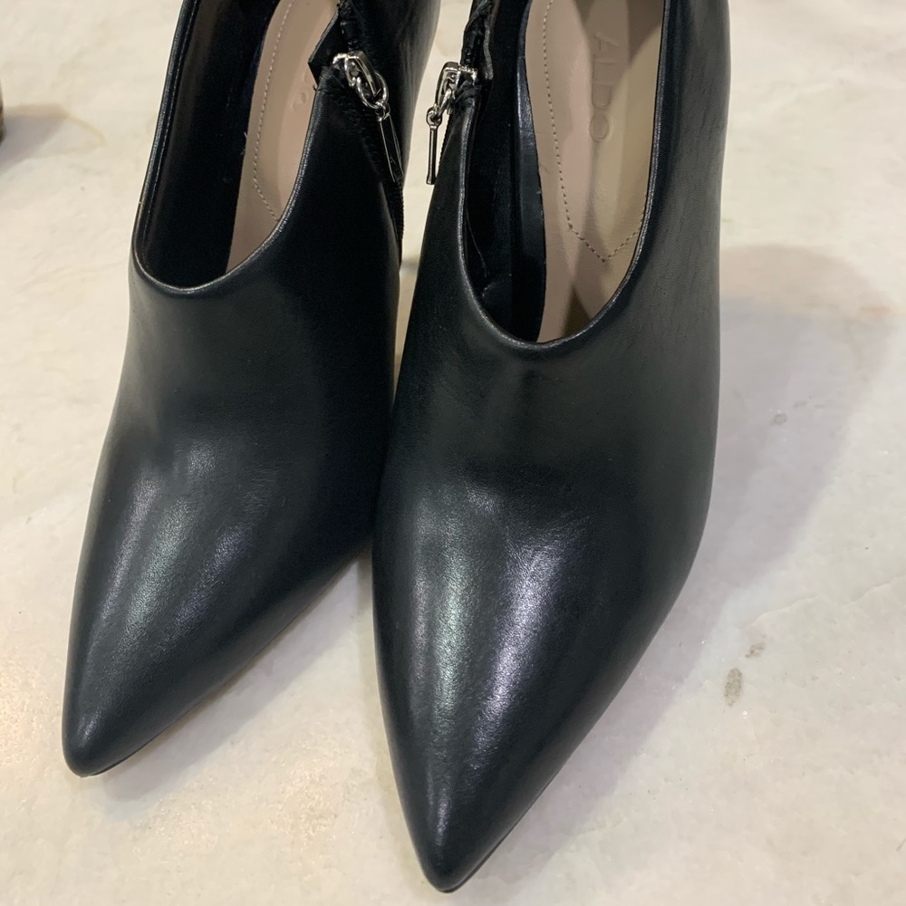 Aldo Pointy leather heels size 6